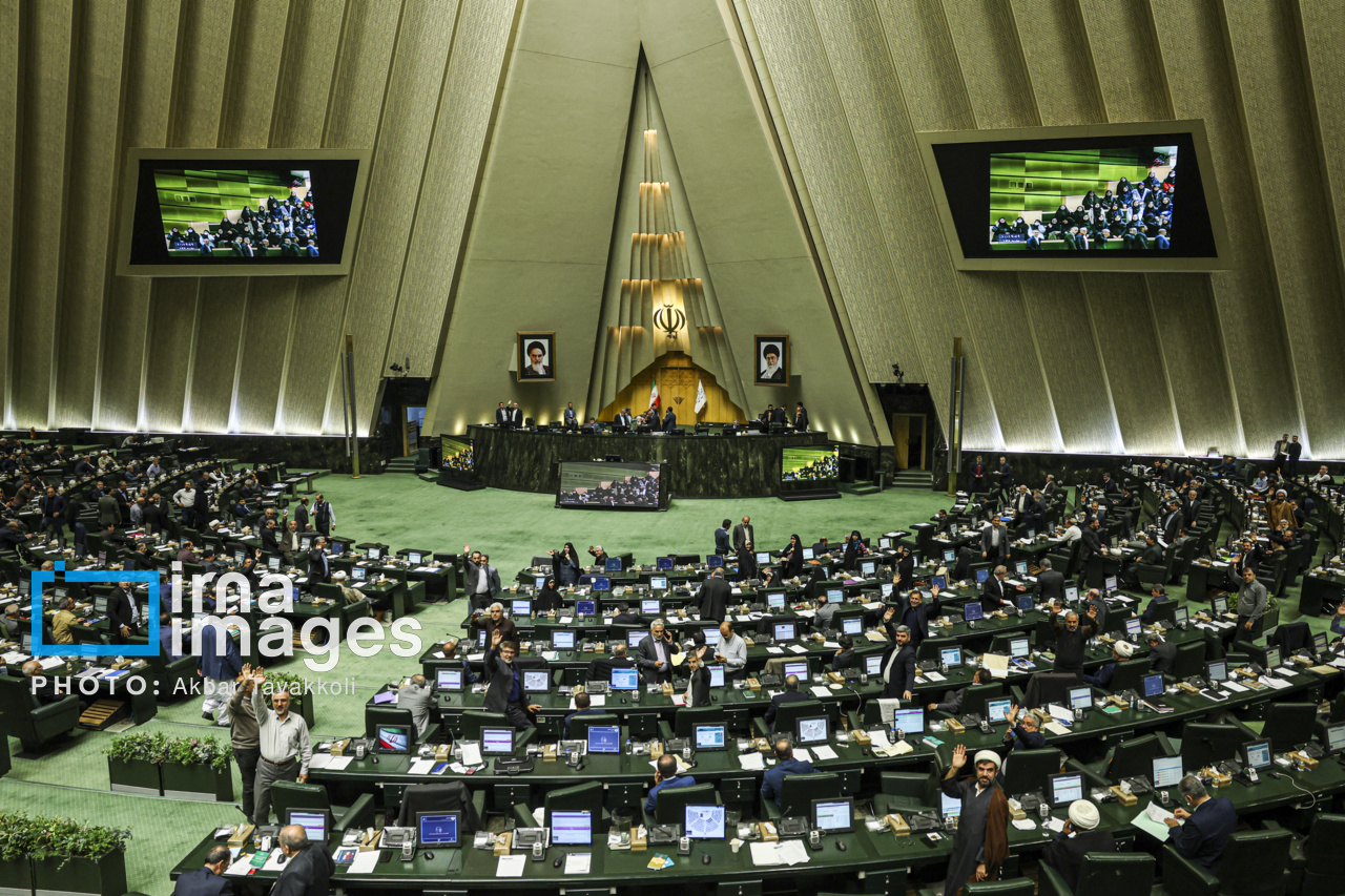 بررسی کلیات بودجه در صحن علنی/ سوال از وزیر اقتصاد در دستور کار مجلس قرار گرفت بررسی کلیات بودجه در صحن علنی/ سوال از وزیر اقتصاد در دستور کار مجلس قرار گرفت