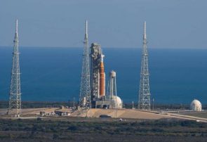 سرمای فلوریدا مانع پرتاب نخستین مأموریت سرنشین‌دار ناسا به ماه شد