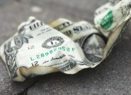 فایننشال‌تایمز: دلار آمریکا در حال تبدیل شدن به یک «موجود سیاسی» است