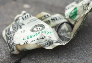 فایننشالتایمز: دلار آمریکا در حال تبدیل شدن به یک «موجود سیاسی» است فایننشالتایمز: دلار آمریکا در حال تبدیل شدن به یک «موجود سیاسی» است