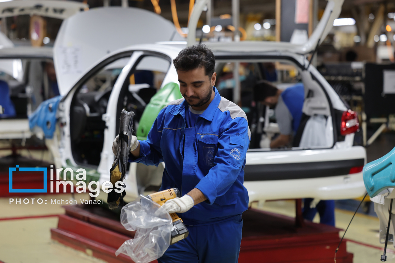 بانک مرکزی تنها ارزیابی تغییر قیمت نهاده های تولید خودرو را بررسی کرده است