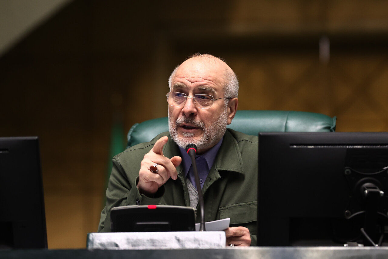 مالیات بر ارزش افزوده باید به دست مصرف کننده کالابرگ برسد/تاکید بر افزایش قدرت خرید مردم