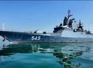 پهلوگیری ناو بالگردبر استویسکی روسیه در منطقه یکم‌امامت نداجا