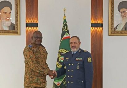 وزیر دفاع: روابط با کشورهای مستقل و انقلابی آفریقا گسترش مییابد وزیر دفاع: روابط با کشورهای مستقل و انقلابی آفریقا گسترش مییابد